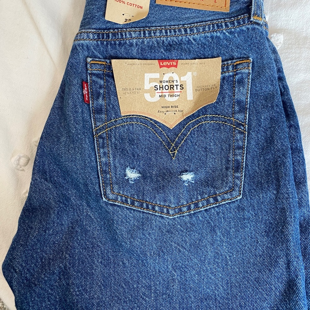 BRAND NEW LEVI 501 - Picture 2 of 3